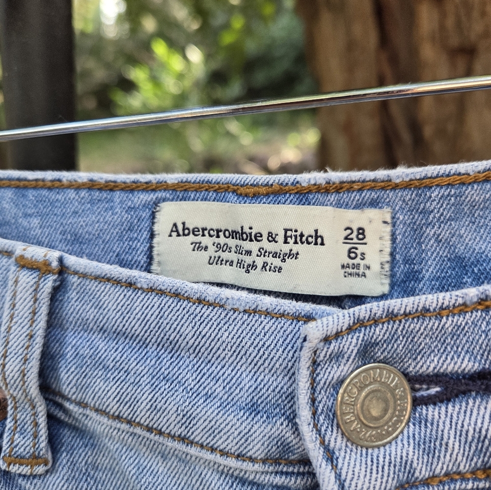 Abercrombie & Fitch 90s Slim‎ Straight Ultra Highrise Jeans Size 6 - Picture 3 of 7